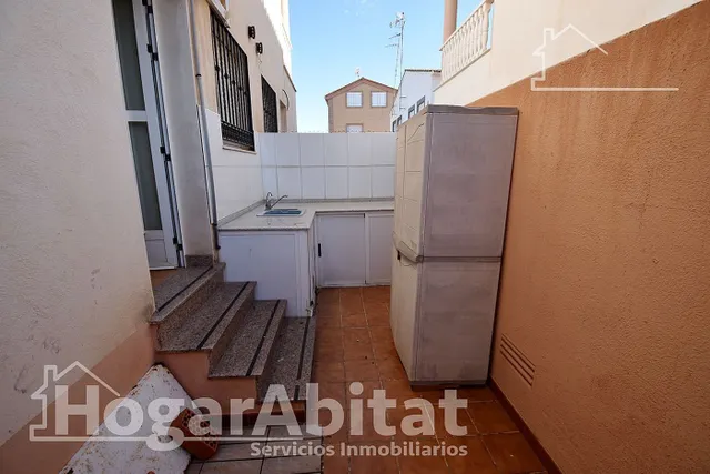 CHALET PAREADO CON TERRAZA Y GARAJE JUNTO A LA PLAYA — 27