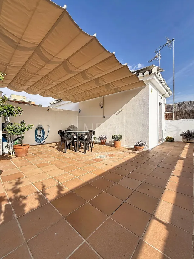 UNIFAMILIAR ADOSADO EN CALLE MAGALLANES, ZONA DE ZIDÍN, GRANADA. — 32