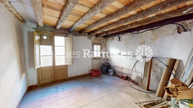 Casa de poble al centre de La Pobla de Claramunt amb molt potencial — 19