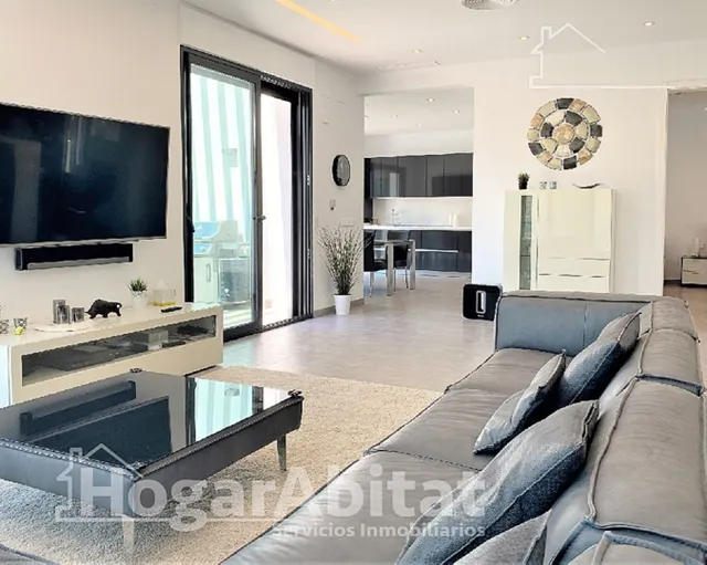 CHALET SEMINUEVO CON PISCINA, GARAJE Y VISTAS DESPEJADAS — 10