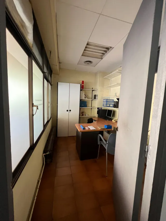 DESTACABLE Y PECULIAR LOCAL en VENTA o ALQUILER en Martorell. — 15