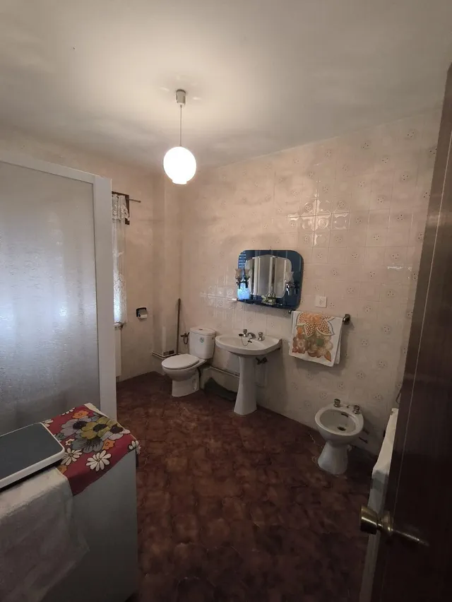 Amplia Casa en Noblejas - Oportunidad Única por €180,000 — 18