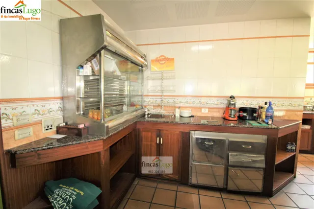 CAFETERÍA-RESTAURANTE EN ZONA UNIVERSITARIA — 25