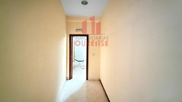 AMPLIO LOCAL COMERCIAL EN PLENO CENTRO DE OURENSE — 17