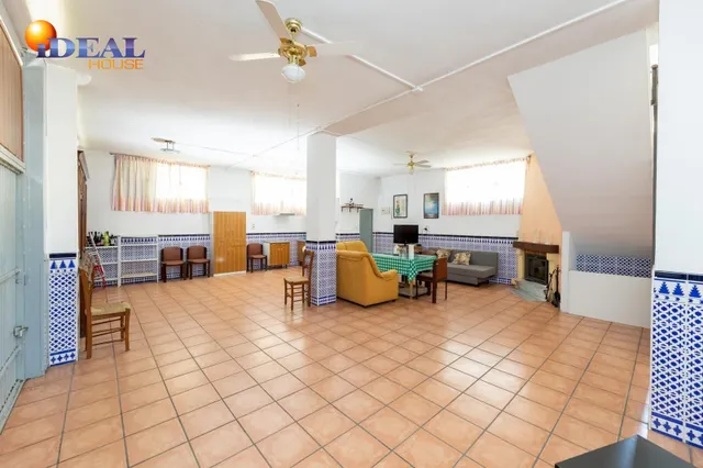 Amplio Chalet con piscina, pista deportiva y vistas en Ogíjares. — 23