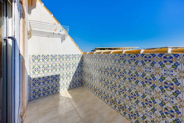 APARTAMENTO DE 2 DORMITORIOS 1 BAÑO EN PLAYA DEL ACEQUION EN TORREVIEJA — 25