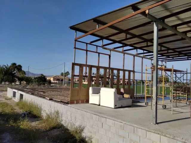 Parcela urbanizable con proyecto de chalet con piscina en Ca - foto 3