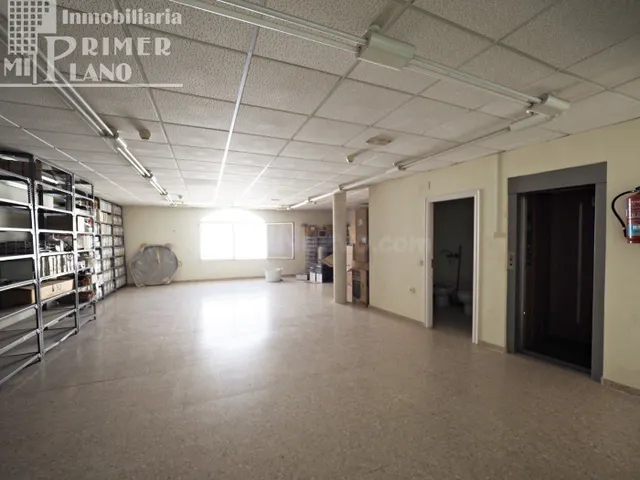 *¡Se vende edificio en plaza de España en Tomelloso, a dos c