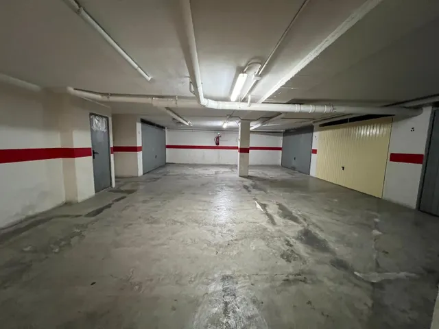 Amplia plaza de garaje de 33 m2 a solo 150 metros del mar — 7