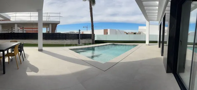 Chalet moderno con piscina privada en Algorfa - foto 4
