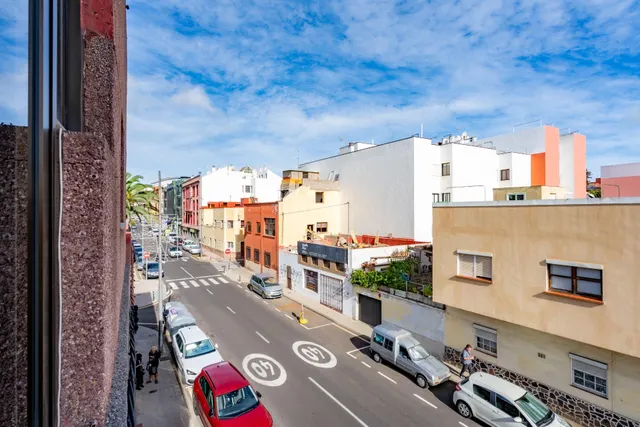 Casa de 4 plantas en zona céntrica de La Laguna · Ideal para inversores y familias numerosas · Muchas posibilidades — 29