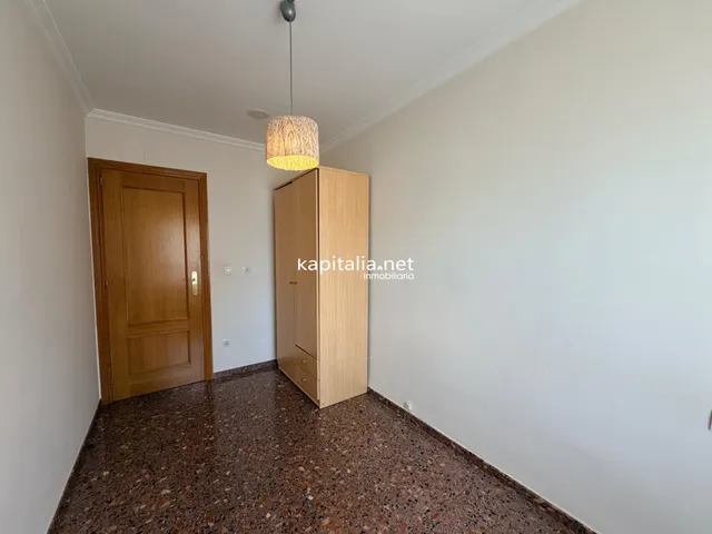 Piso con vistas en urbanización con piscina — 16