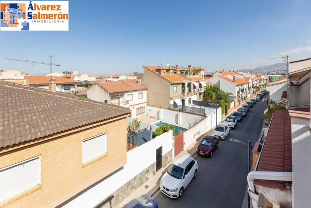 Vive en el corazón de Armilla: 4 dormitorios, patio, terraza y garaje — 22