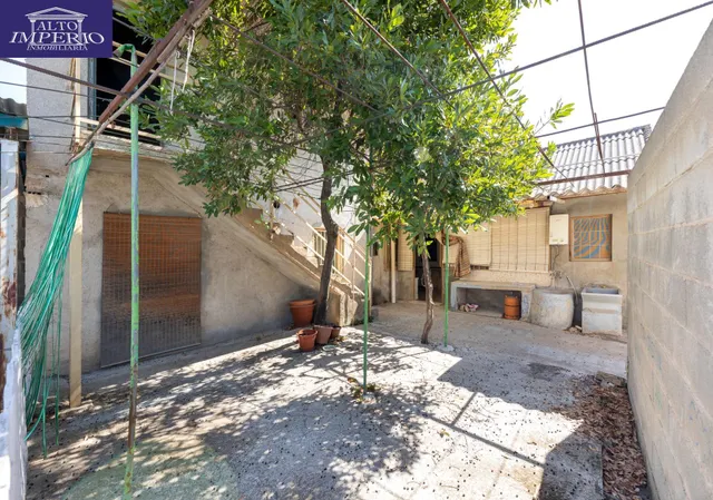 ¡CASA EN UNA SOLA PLANTA, CREA TU VIVIENDA IDEAL EN ALBOLOTE! Casa en una sola planta con patio, garaje y un gran potencial. — 25