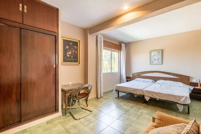 Chalet independiente con piscina y pista de tenis en Alfacar — 12
