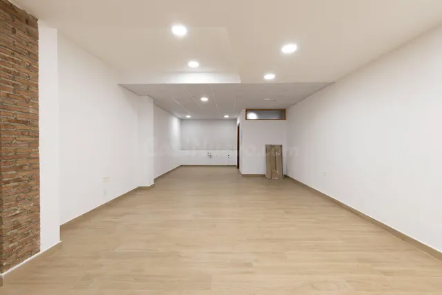 SE VENDE LOCAL TOTALMENTE REFORMADO EN PLENO CENTRO DE GRANADA (ALMONA DE SAN JUAN DE DIOS) — 4