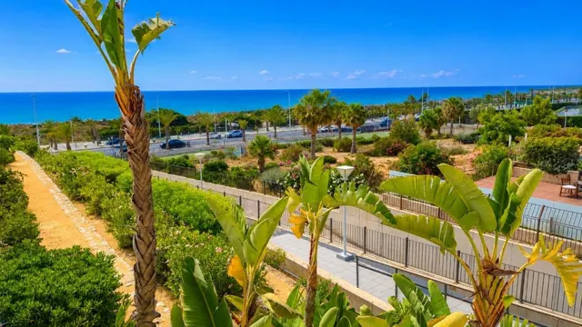 Espectacular Apartamento en Los Arenales del Sol con Vistas al Mar — 10
