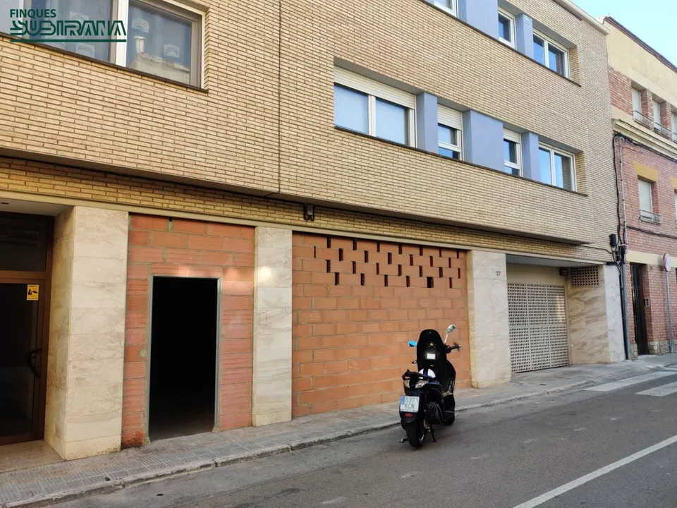 LOCAL en VENDA a IGUALADA - Zona Barri del Sant Crist