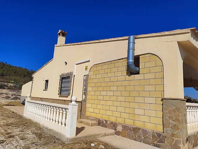 Se vende chalet /monovar / listo para vivir / arboles frutales — 3