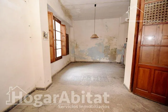 ¡Hazla a tu gusto! Casa amplia y luminosa de tres alturas para reformar, cerca del ayuntamiento — 28