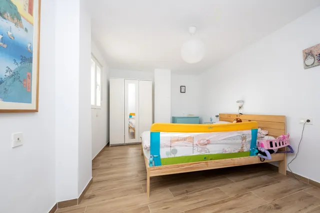 ¡Tu hogar soñado te espera en esta espectacular casa reformada! — 24