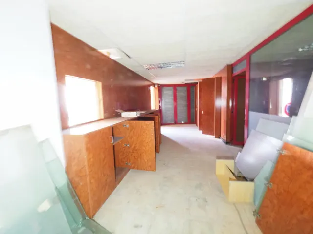 Se vende local comercial en mollet del valles — 6