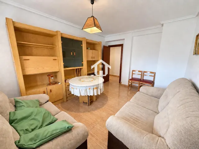 PISO EN VENTA EN ALICANTE. ZONA DE LA FLORIDA. 134m2 CON 4 habitaciones DOBLES, 2 BAÑOS COMPLETOS, TERCERA PLANTA CON ASCNESOR, TERRAZA Y DESPENSA. — 8