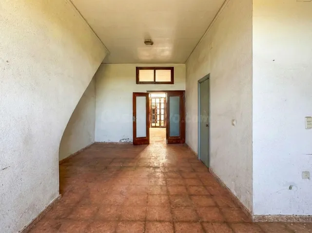 Casa urbana en LLauri + terrenos rústicos: inversión inmobil