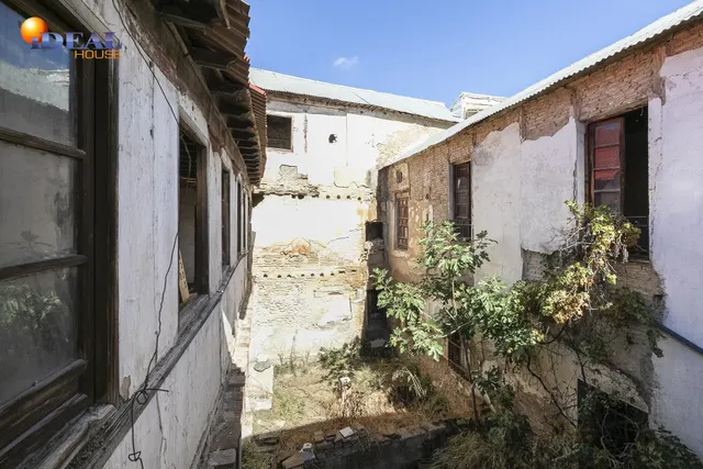 Edificio histórico junto a Plaza Larga, en el corazón del Albaicín (Granada) — 29
