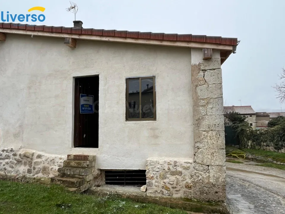 CASA EN VENTA PARA REFOMAR A TU GUSTO,  EN QUINTANAVIDES.