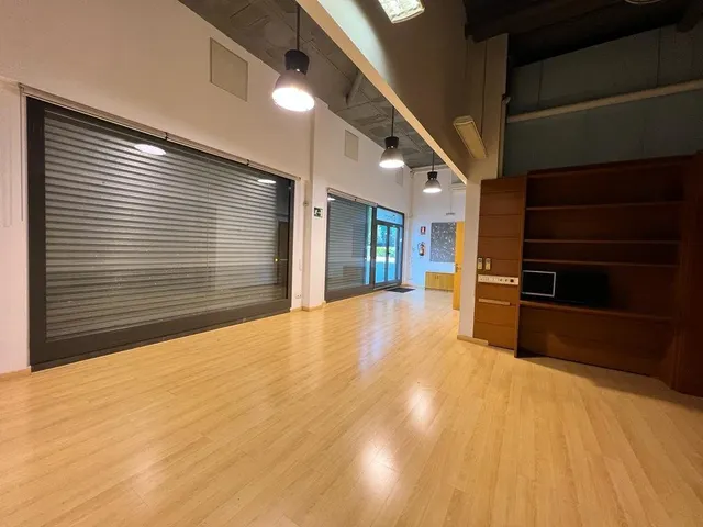 LOCAL COMERCIAL  Y PLAZA DE PARKING EN COVADONGA — 3