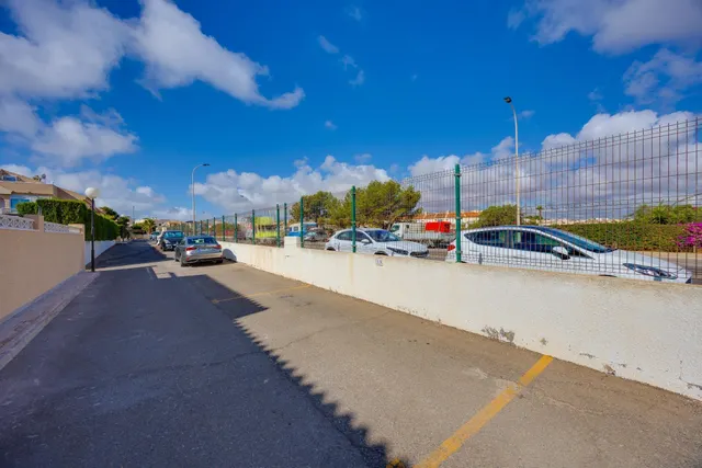 Bungalow planta alta de 3 dormitorios con piscina y plaza de garaje comunitaria. — 22