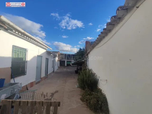 VIVIENDA JUNTO AL TORREÓN CON AMPLIO GARAJE Y PATIO DE MÁS D