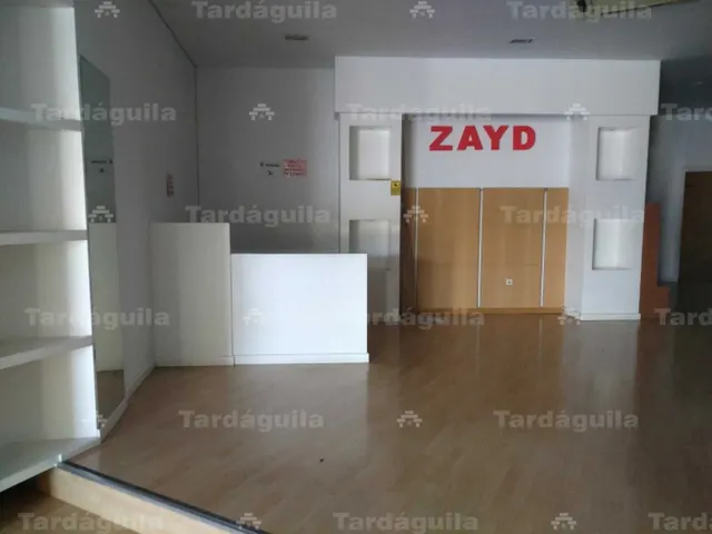 ESTUPENDO LOCAL COMERCIAL EN LA MEJOR ZONA DE LA AVENIDA COMUNEROS — 8