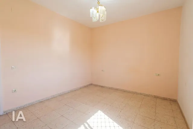 CASA UNIFAMILIAR CON TERRENO URBANO Y GRANDES POSIBILIDADES EN OFRA — 24
