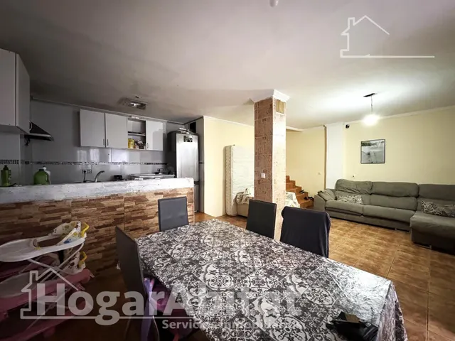 EN GANDÍA, PARA REFORMAR CENTRAL LUMINOSA CON TERRAZA