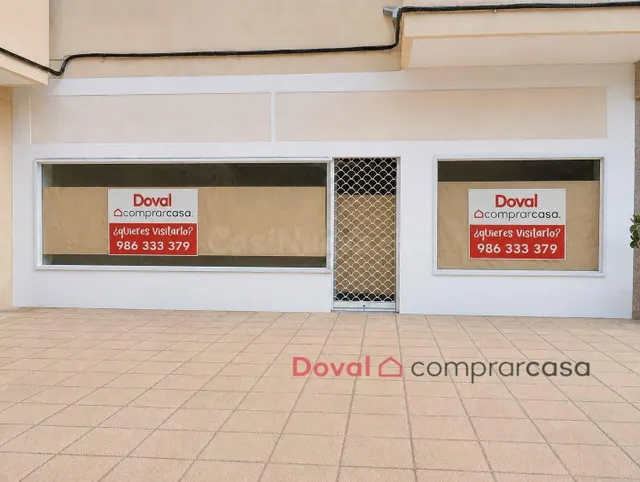 Se vende amplio local comercial en O Porriño – Calle Antonio