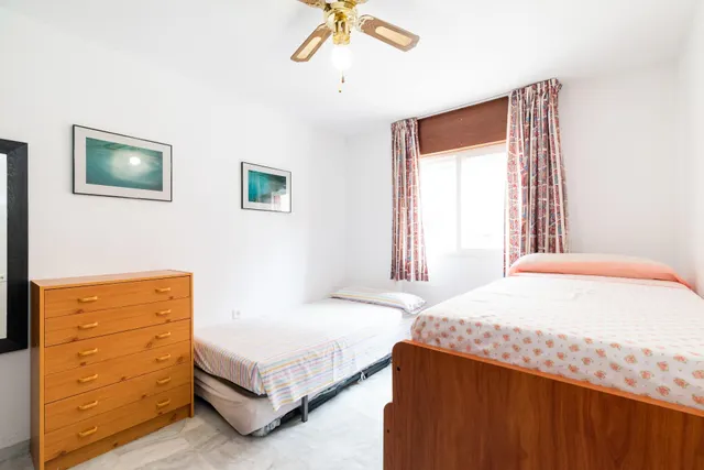 EXCEPCIONAL OPORTUNIDAD, PISO  EN CALAHONDA. — 24