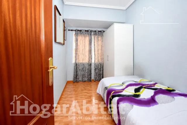 Luz natural y amplitud en este piso esquinero con dos balcones, ascensor y trastero a 100 metros de la playa — 14