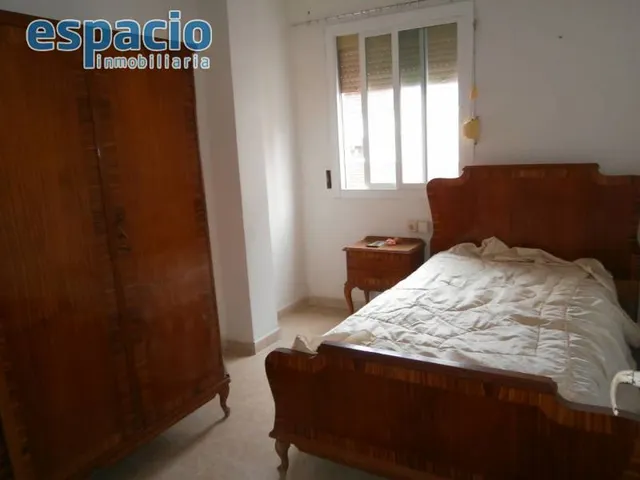 SE VENDE PISO ZONA PLAZA DE ABASTOS — 2