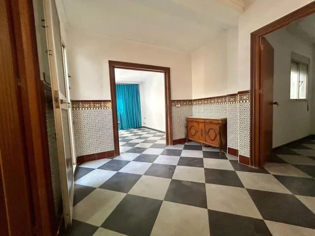 Amplia Casa para Reformar en el Corazón de la Ciudad — 25
