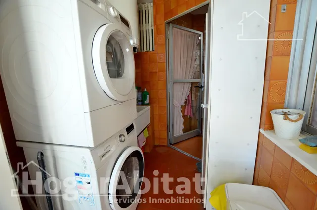 ALTO, AMPLIO Y EXTERIOR CON GARAJE Y BALCÓN, CERCA DE LA AV DE ALCOY — 13