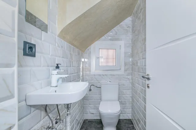 Hijar, Calle Altamira, 3 dormitorios, baño y aseo. — 30