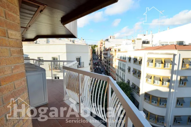 ¡Alicante centro! alto, luminoso y esquinero con terraza — 16
