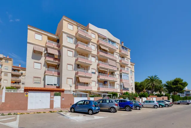 Apartamento de dos dormitorios en residencial con piscina comunitaria — 33