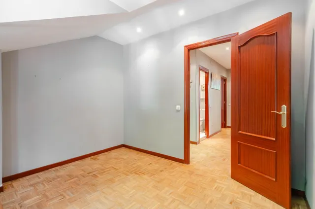 PRECIOSO PISO EN OLLONIEGO A TAN SÓLO 10 MINUTOS DE OVIEDO — 24