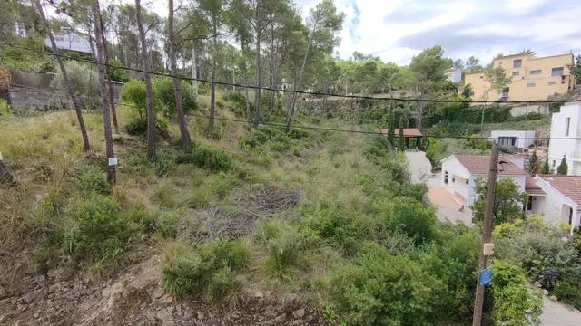 Parcela de 1392m2 en venta — 5
