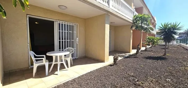 Costa Arona. 1 habitación, primera linea mar con vistas directas en urbanizacion cerrada — 2