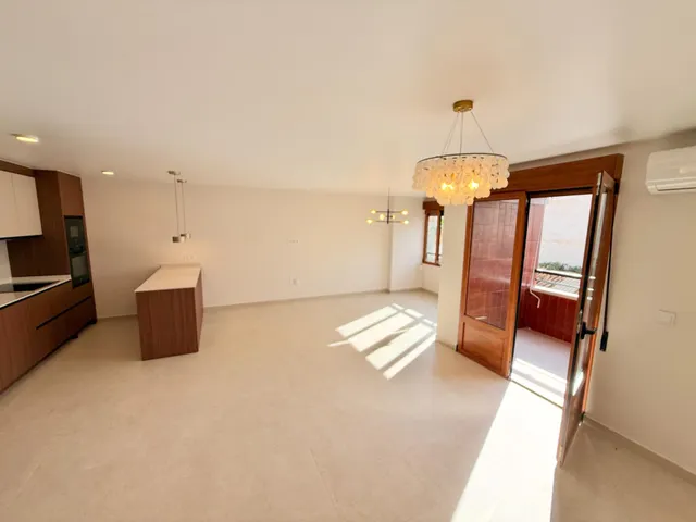 Piso reformado de 3 dormitorios y 2 baños a 200 metros del mar en el centro de Torrevieja — 9