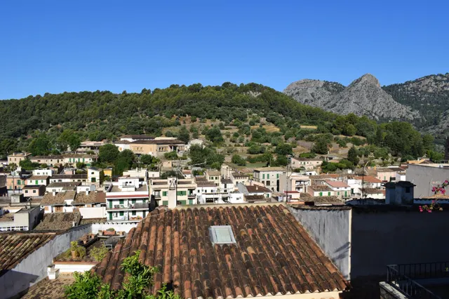 Solar urbano con vistas espectaculares en el casco antiguo residencial de Bunyola — 17
